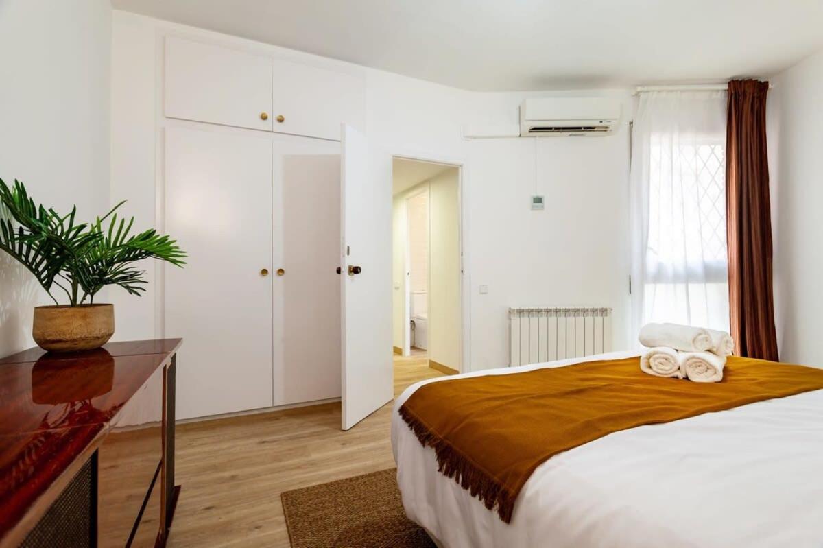 Exclusive Huge 4 Double Bedroom City Center Barcellona Esterno foto
