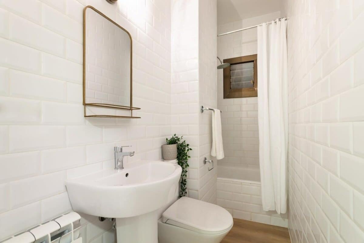 Exclusive Huge 4 Double Bedroom City Center Barcellona Esterno foto