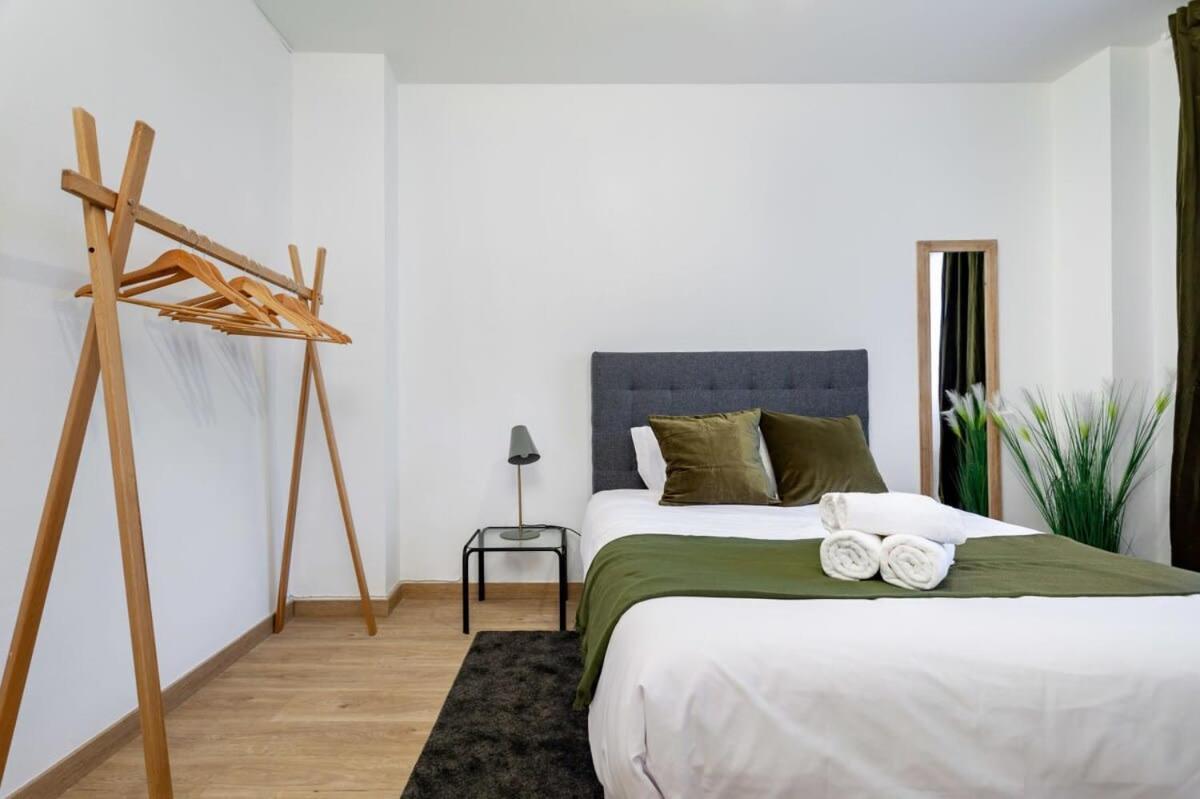 Exclusive Huge 4 Double Bedroom City Center Barcellona Esterno foto