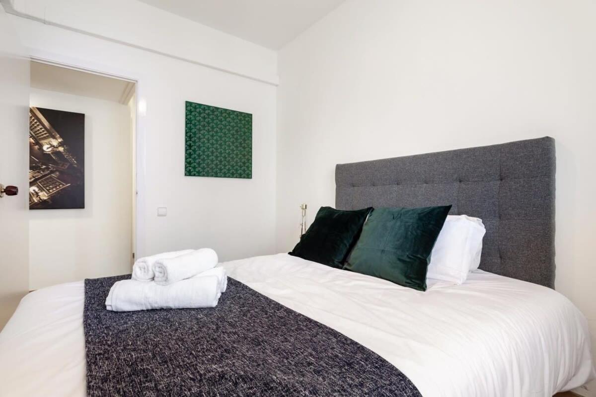 Exclusive Huge 4 Double Bedroom City Center Barcellona Esterno foto
